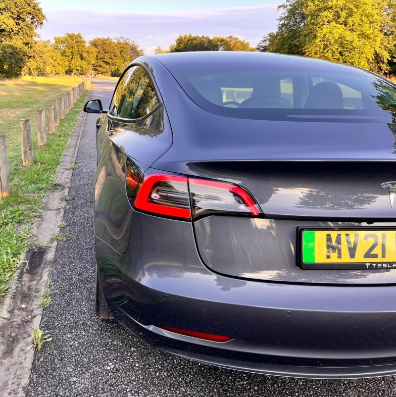 TESLA MODEL 3